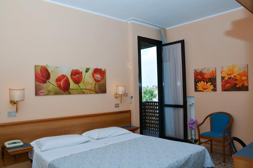 Astor Hotel 2*